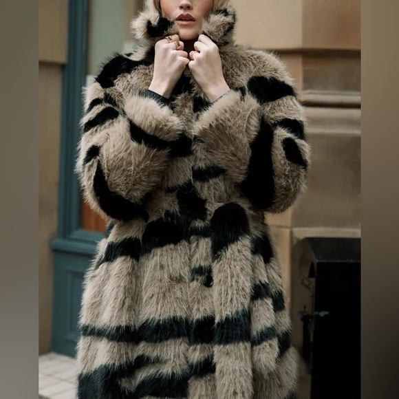 Jackets & Blazers - Luxurious Faux Fur Striped Coat